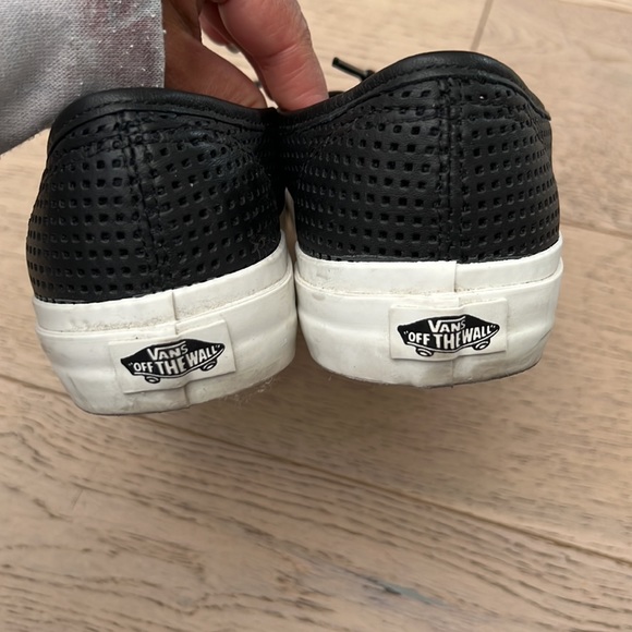 VANS - Picture 4 of 7